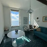 Una Finestra Sul Lungomare 카모글리