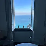 Una Finestra Sul Lungomare 카모글리