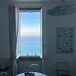 Una Finestra Sul Lungomare 카모글리