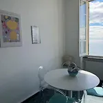 아파트 Una Finestra Sul Lungomare 카모글리